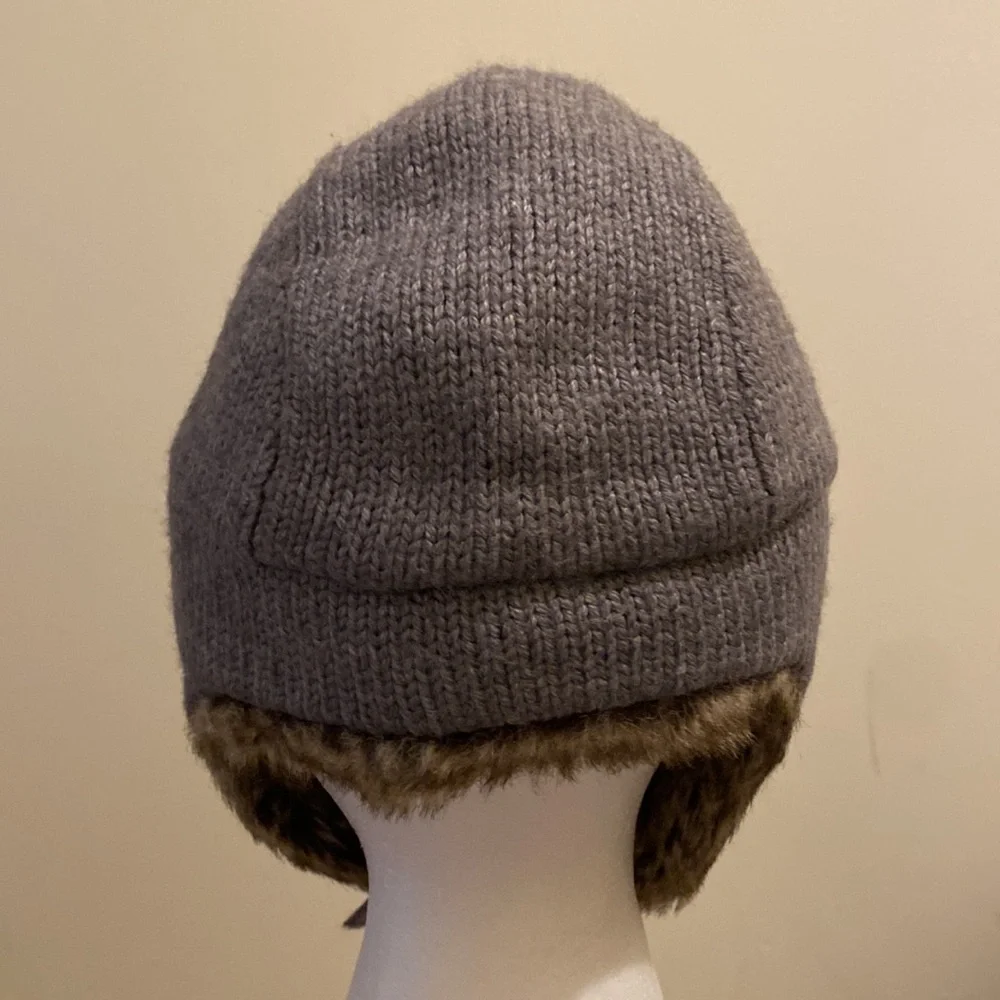 Banana Republic Gray and Brown Winter Hat. Unisex model